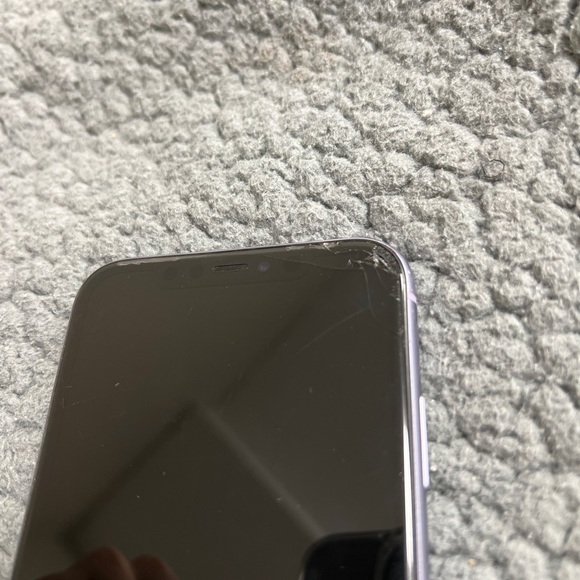 iPhone 11 - Picture 2 of 2